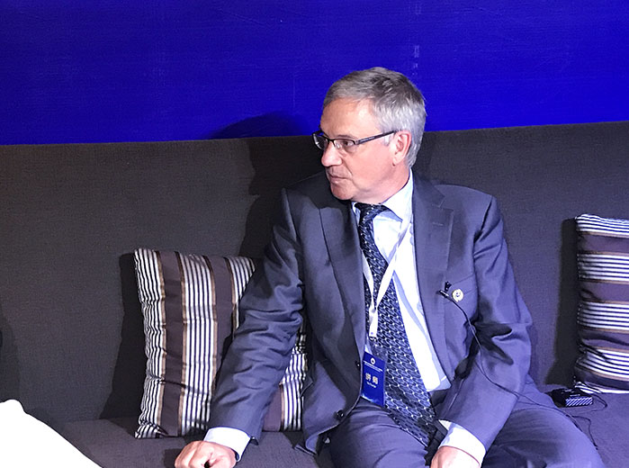 德国歌德大学研究生教育部终身科主任Dr.Paul Weigl在接受采访时指出，麦芽口腔无论是技术和专业的态度都给我感觉和深圳一样棒！